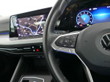 設定したスピードを上限に自動で加減速をし、一定の車間距離を保つ事で長距離運転の疲労を軽減する【ACC】が装備。