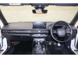 操作性に優れた運転席となります!小物入れや各ボタンの配置にこだわり、使いやすいです!座り心地もよく視認性も良好なのでロングドライブもお任せ下さい!