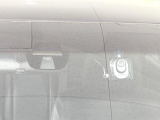 【ホンダセンシング】走行中に前方の車両等を認識し、衝突しそうな時は警報とブレーキで衝突回避と被害軽減をアシスト。より安全にドライブをお楽しみいただけます。