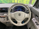 インテリアに合わせたデザインのステアリングは、運転される方のことも考え、運転しやすい形状、大きさです。是非一度、実際に触ってお確かめください。