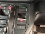 電子パーキングに加えてブレーキホールドシステムを装備しておりますので、信号待ちや踏み切り待ちでもブレーキを踏まずに停止できます!発進する際はアクセルを踏むだけですので渋滞時などはかなり楽ですね!