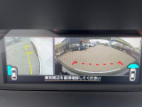 【フロント&サイドカメラ】ドライバーから見にくい死角部分を映像で確認できる前方と左側面にカメラを装着。見通しがきかない場所や住宅密集地などを運転することが多い人におすすめの安心装備です。