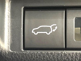 【パワーバックドア】スマートキーや運転席のボタンを押すだけでリアゲートが自動で開閉します!荷物を持っている時や、高い位置にあるバックドアを閉める際に便利な機能です♪