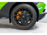 Orange CCB brakes calipersMatt Black Roof rails Style package - Grigio Titans mattSport seats (bi-shell) Cupholder and Smoker package (Apple CarPlay & Android Auto)Rear view camera