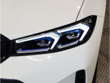 BMWのオートライトは積極的にライトをつけることにより、自車の存在を周囲に向けアピールいたします。それは安全性への配慮でもあります。