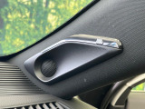 【JBLサウンドシステム】メーカーオプションの高品位サウンドシステムを搭載。専用のチューニングが施された大小様々なスピーカーから良質なサウンドが奏でられ、臨場感あふれる音響空間を演出します。
