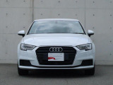 一目でAudiだと分かる特色を持つフロントマスク。