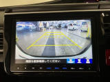 【バックカメラ】運転が苦手な方も車庫入れラクラクです!ギアをリバースに入れれば自動的に切り換わりますので、面倒な操作は不要です♪狭い駐車場もお車を傷つけず安心ですね!