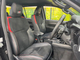 運転席シート廻りは使用感も少なく、良好な状態となっています。前オーナー様が丁寧に使っていたことがよくわかりますね。