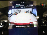 後方映像を11.6インチディスプレイに表示し、ステアリング連動ガイドラインが駐車をサポート。さらに後退時はリヤ4センサーが障害物を検知し、必要に応じてブレーキが作動します。