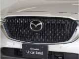 【フロントレーダーセンサー】フロントレーダーセンサーから送信される電波が前方車や障害物に反射し、もどってきた電波を検知することで制御しています。