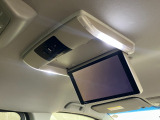 リア席モニターを装着しています♪TVの映像やDVDなど、子供も大人も楽しめる車内になります!大画面でロングドライブをお楽しみください♪