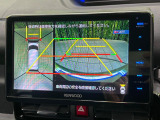 【パノラマモニター】専用のカメラにより、上から見下ろしたような視点で360度クルマの周囲を確認することができます☆死角部分も確認しやすく、狭い場所での切り返しや駐車もスムーズに行えます。