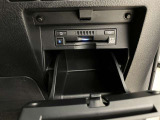高速道路で便利な【ETC2.0】を装備しています。光ビーコン搭載で渋滞情報などナビゲーションと連動することで機能も充実いたします。他、観光施設に立ち寄るための高速料金割引サービス等もございます。