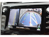 リヤカメラ付きなので、シフトレバーをリバースにすると連動してカメラ映像に切り替わります。