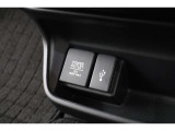 USBオーディオ用ソケットがついていますので携帯電話などを接続すれば音楽等の再生が可能です!シガーソケットもございます!