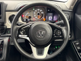 後退時に車両の後ろ側をモニター画面に表示します。車庫入れが苦手な人もこれで安心♪