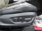 パワーシート搭載。微妙な調整が手軽にでき、最適なポジションで運転することが可能です。