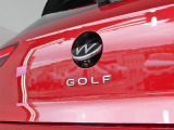 バックカメラ使用時は&ldquo;VW&rdquo;エンブレムが開きます。