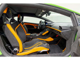 Orange CCB brakes calipersMatt Black Roof rails Style package - Grigio Titans mattSport seats (bi-shell) Cupholder and Smoker package (Apple CarPlay & Android Auto)Rear view camera