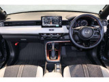 操作性に優れた運転席となります!小物入れや各ボタンの配置にこだわり、使いやすいです!座り心地もよく視認性も良好なのでロングドライブもお任せ下さい!