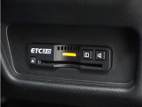 ◆ETC2.0装着◆進化したドライブ体験。料金収受システムだけだったETCが生まれ変わって、高速道路を賢く使うETC2.0に進化しました。多彩な情報サービスが便利で快適なドライブ体験を提供します。