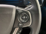 【レーダークルーズコントロール】ミリ波レーダーが車間距離を測って設定車速内で車速に比例した車間距離を保ちながら追従走行する装置で近づきすぎたときは自動でブレーキし、離れすぎたときには自動増速もする。