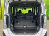 後席を格納すると、これだけの広さが!シーンに合わせたシートアレンジで、大きな荷物も積むことが出来ます♪