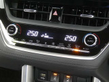 【オートエアコン】車内温度を感知して自動で温度調整をしてくれるのでいつでも快適な車内空間を創り上げます!どの席に座っても快適なドライブが楽しめます♪