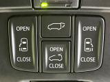【両側パワースライドドア】スマートキーや運転席のスイッチで後席両側スライドドアの開閉が可能♪電動だから力を入れてドアを開ける必要が無く、小さなお子様でも簡単に開け閉めでき快適です♪
