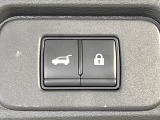 【パワーバックドア】スマートキーや運転席のボタンを押すだけでリアゲートが自動で開閉します!荷物を持っている時や、高い位置にあるバックドアを閉める際に便利な機能です♪