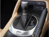 【シフトレバー】シフトもとても操作しやすいデザインになっております。運転する人の事を第一に考えた操作性の高い仕様です。