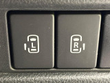 【両側パワースライドドア】スマートキーや運転席のスイッチで後席両側スライドドアの開閉が可能♪電動だから力を入れてドアを開ける必要が無く、小さなお子様でも簡単に開け閉めでき快適です♪