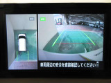 アラウンドビューモニターで車庫入れも空から見ている様に駐車できラクラクです。