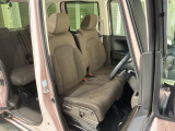 乗降がしやすい運転席。高さが調節できて小柄な方でも運転しやすいポジションをとることができます。