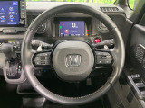 インテリアに合わせたデザインのステアリングは、運転される方のことも考え、運転しやすい形状、大きさです。是非一度、実際に触ってお確かめください。