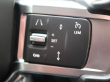 アダプティブクルーズコントロールは、前方の車両の速度に合わせて安全な車間を保ち、先進のクルージングをサポート。安心ができ、より快適なドライブをサポートいたします。