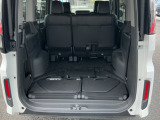 Honda独自のセンタータンクレイアウトによって車内空間をフラットにし、使い方をより自由に。