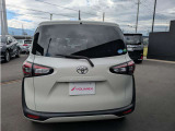 バックカメラ装備で車庫入れも安心です。