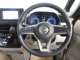 運転が楽しくなる明るく開放的な運転席まわりです。