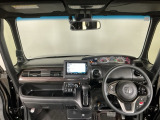 【前方視界】開放的な前方視界!運転がしやすく疲れにくいです♪窓が大きく、見通しがとっても良いおクルマですよ♪