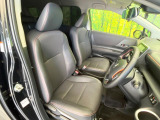 運転席シート廻りは使用感も少なく、良好な状態となっています。前オーナー様が丁寧に使っていたことがよくわかりますね。