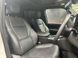 運転席も広々としており運転しやすい環境を実現しています☆室内クリーニングも実施済みです。