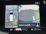 【アラウンドビューモニター】専用のカメラにより、上から見下ろしたような視点で360度クルマの周囲を確認することができます☆死角部分も確認しやすく、狭い場所での切り返しや駐車もスムーズに行えます。