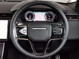 RANGEROVERのエレガントなステアリングはソフトレザーの握り心地の良いレザーを使用しています。