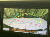 【バックカメラ】駐車時に後方がリアルタイム映像で確認できます。大型商業施設や立体駐車場での駐車時や、夜間のバック時に大活躍!運転スキルに関わらず、今や必須となった装備のひとつです!