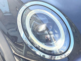 ●LEDヘッドライト:夜間走行時も良好な視界を確保し安心して運転できる高輝度LEDヘッドライトを装備!点灯速度が早く、消費電力も抑えられています。