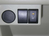 【シートヒーター搭載】シートを温めてくれる暖房機器です!長時間座っていると負担が掛かりやすい背中や腰、または冬場の寒い日に冷えやすい脚部に快適なぬくもりを♪