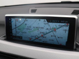 【純正ナビゲーション】BMWのナビゲーションは操作性も良く、詳細な地図情報と交通状況を見やすく表示し、快適なドライビングをサポートしながら目的地までナビゲートします。