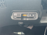 【ETC】有料道路を利用する際に料金所で停止することなく通過できる、ETC車載器(ノンストップ自動料金収受システム機器)が装備されています。セットアップを行うことで利用可能になります。